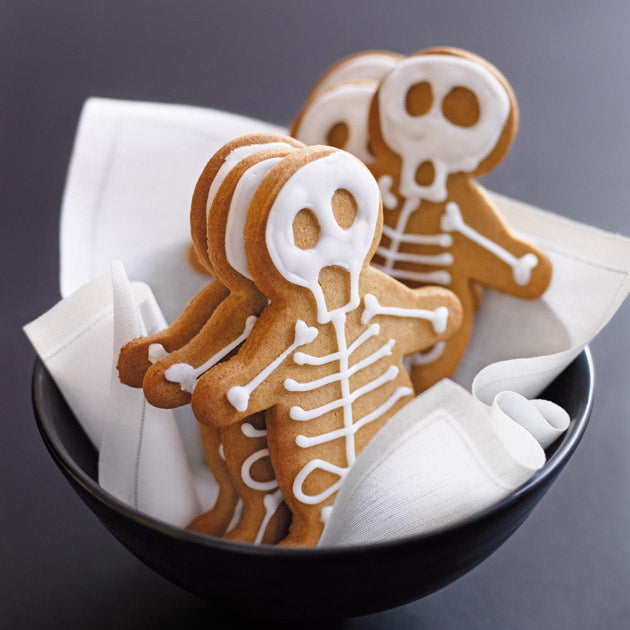 Halloween-Gingerbread-Skeletons-from-two-busy-bee-honey